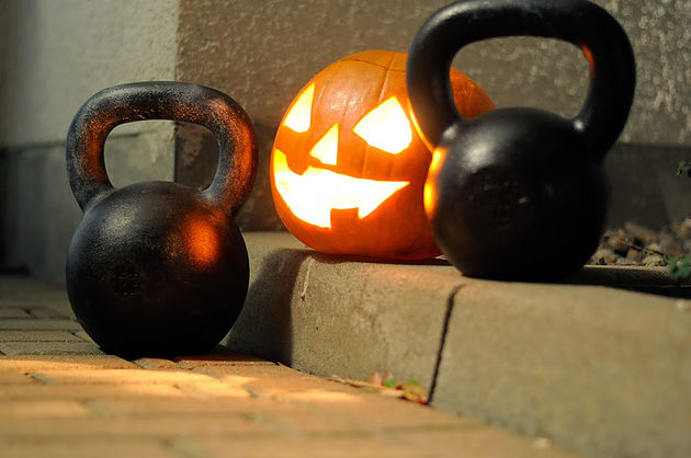 You are currently viewing 30-MIN FULL-BODY HALLOWEEN WORKOUT